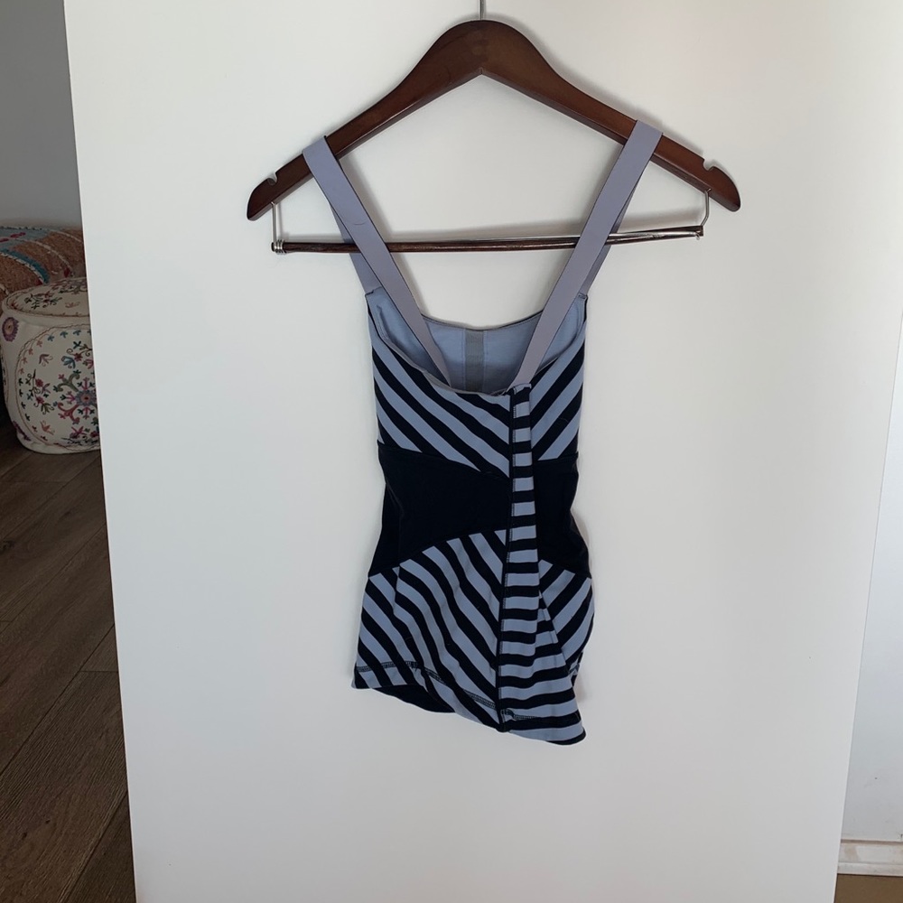 LuluLemon Workout Top - Picture 2 of 2